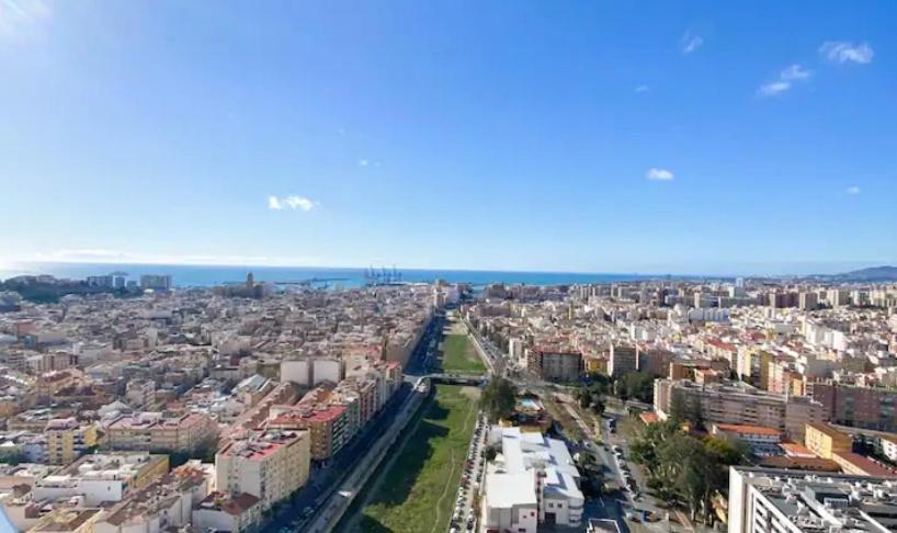 Urban Sky Views Over Málaga Esterno foto