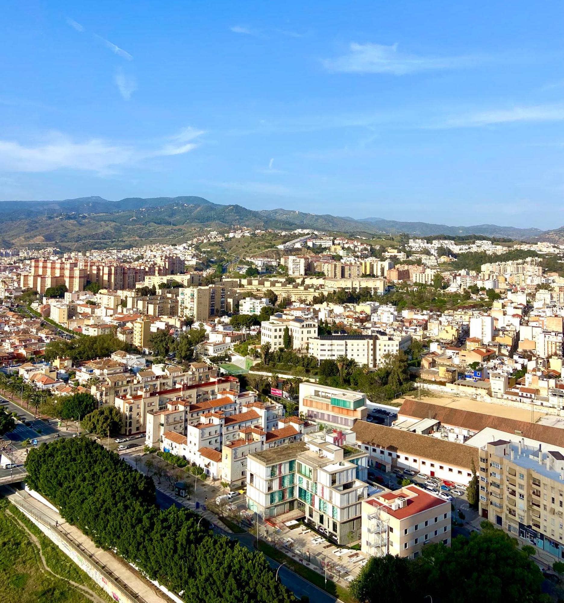 Urban Sky Views Over Málaga Esterno foto